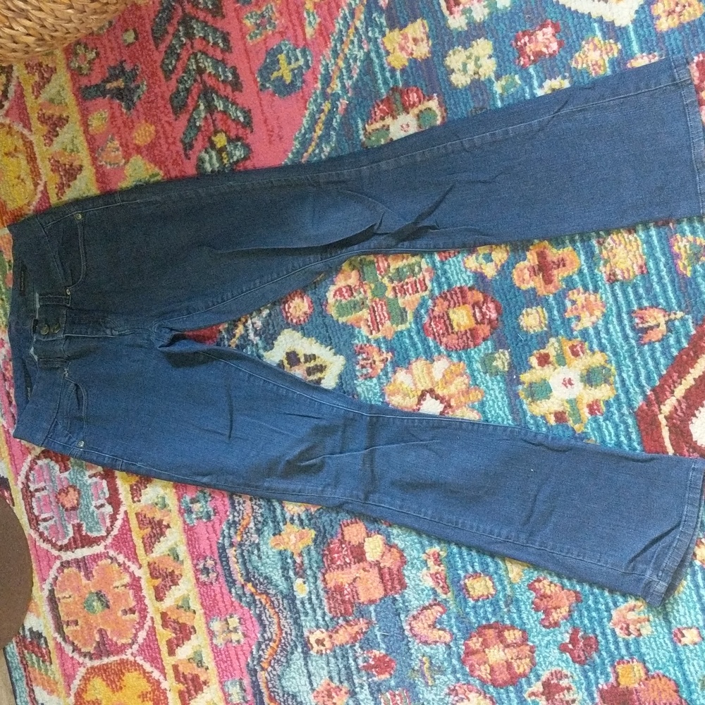 Cache Slim Boot Stretchy Size 4 Jeans